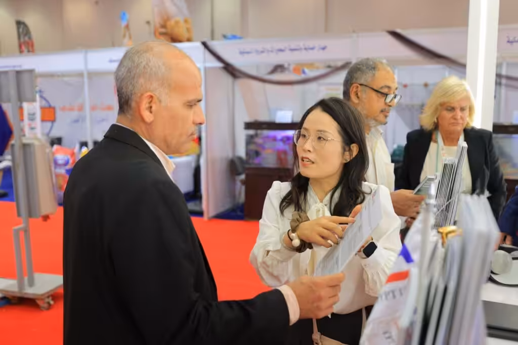 Visitors discussing animal nutrition with REDA ANH at AGRENA 2026